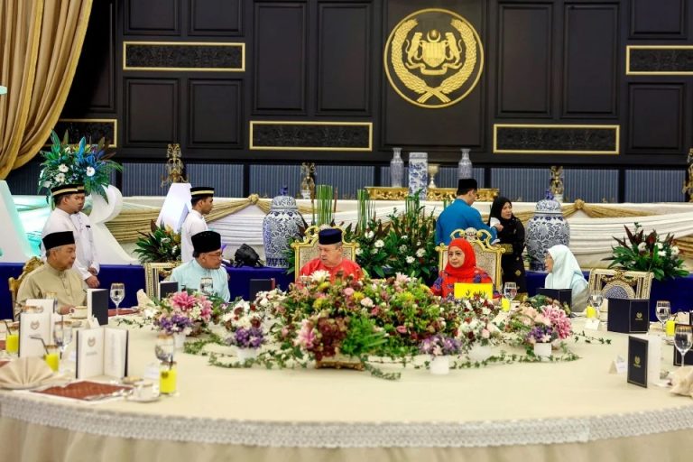 Agong Raja Permaisuri Berangkat Ke Majlis Ramah Mesra Aidilfitri