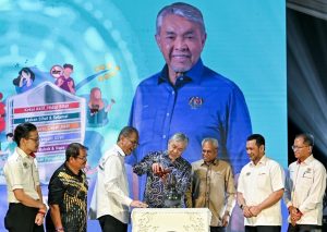 Kementerian Kesihatan kekalkan saringan rutin susulan syarat baharu Arab Saudi – Dr Dzulkefly