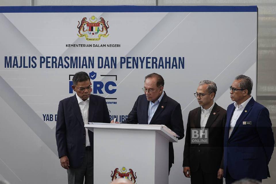 PM mahu pendidikan mengenai penipuan dalam talian diutamakan