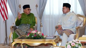 PM Anwar main peranan penting redakan konflik Asia Barat – Abang Johari
