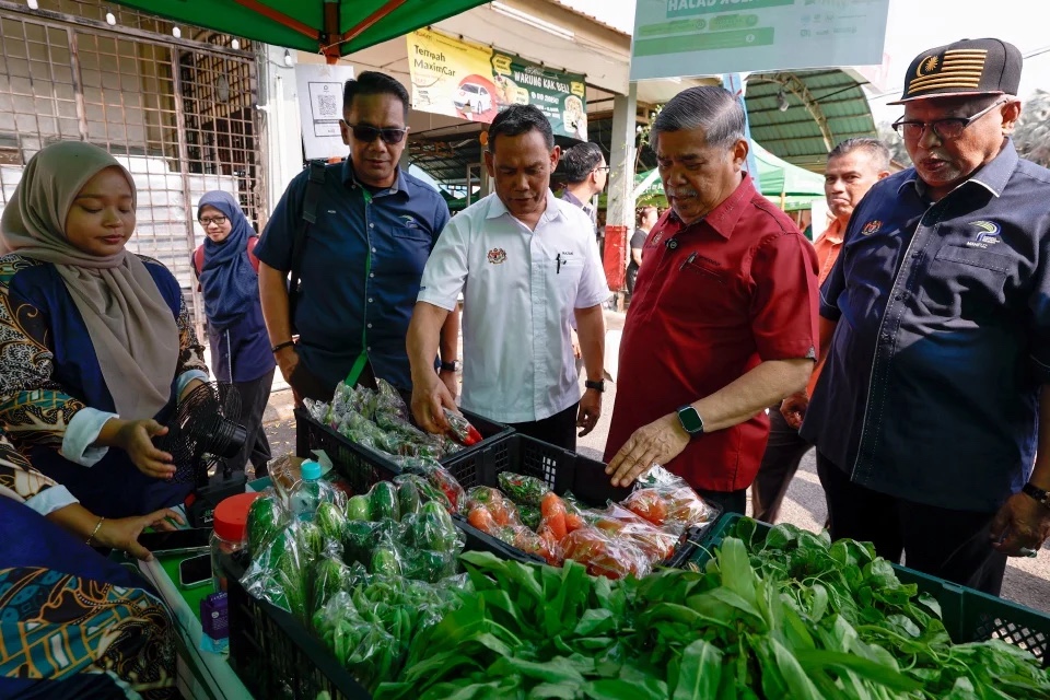 ‘Harga barang tak naik, stok simpanan masih ada’ – Mat Sabu