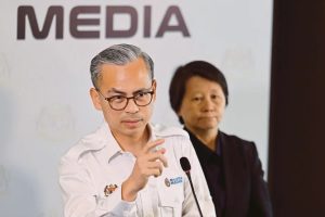 Kabinet pertimbang penempatan polis di stesen minyak di sempadan – Fahmi