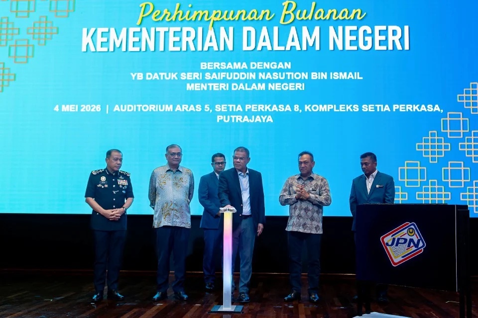 Kad pengenalan, pasport dengan ciri keselamatan baharu diperkenal Jun ini -Saifuddin