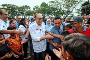 BUDI95 : Kerajaan bincang naik kuota subsidi petrol p-hailing kepada 250 liter Selasa ini – Anwar