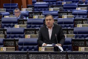 Gagal patuhi had umur, penyedia media sosial boleh dikenakan penalti hingga RM10 juta – Fahmi