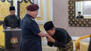 Agong terima menghadap Ketua Pengarah SPRM di Istana Negara