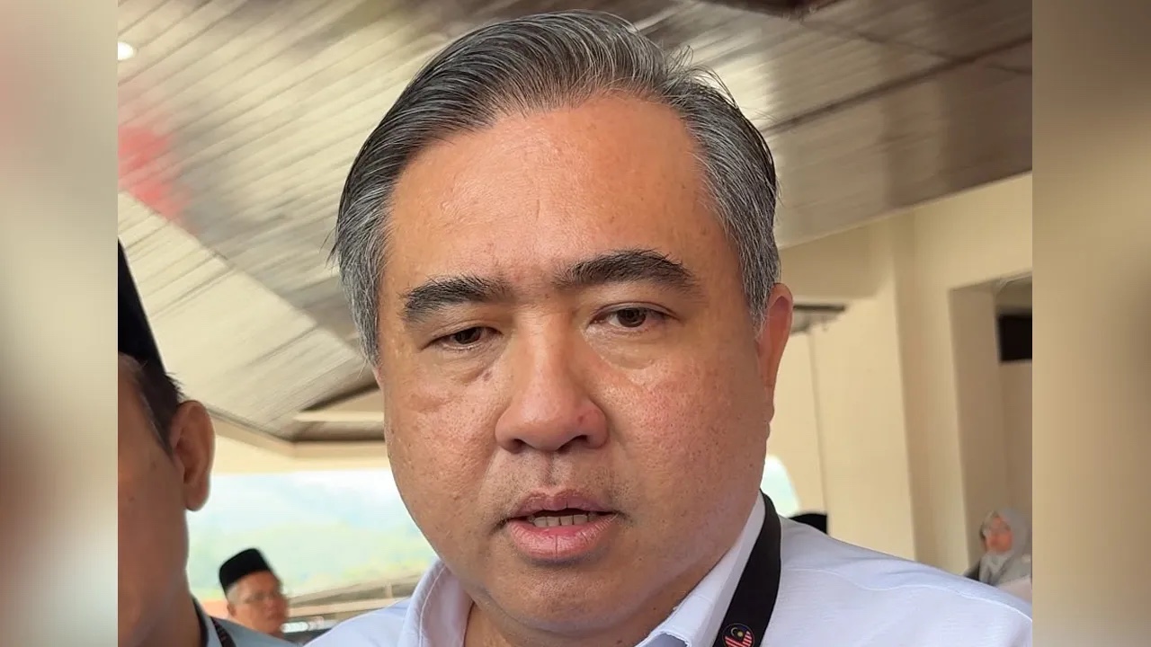 PRN Negeri Sembilan: Pakai topi keledar ketika berkempen dengan motosikal – Loke