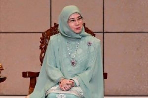 Tunku Azizah pelawa Orang Asli Kampung Sungai Cot, Maran pindah ke tanah baginda