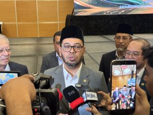 TH Serah Lesen Kepada 33 Pengelola Jemaah Haji Bagi Musim Haji 1448H / 2027M