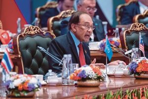 Sistem antarabangsa perlu adil, elak terjerumus negara dalam hutang – Anwar