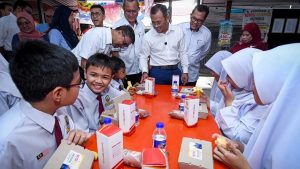 NUTRISEL: 900,000 murid, pelajar Selangor terima set makanan pertengahan Oktober – MB